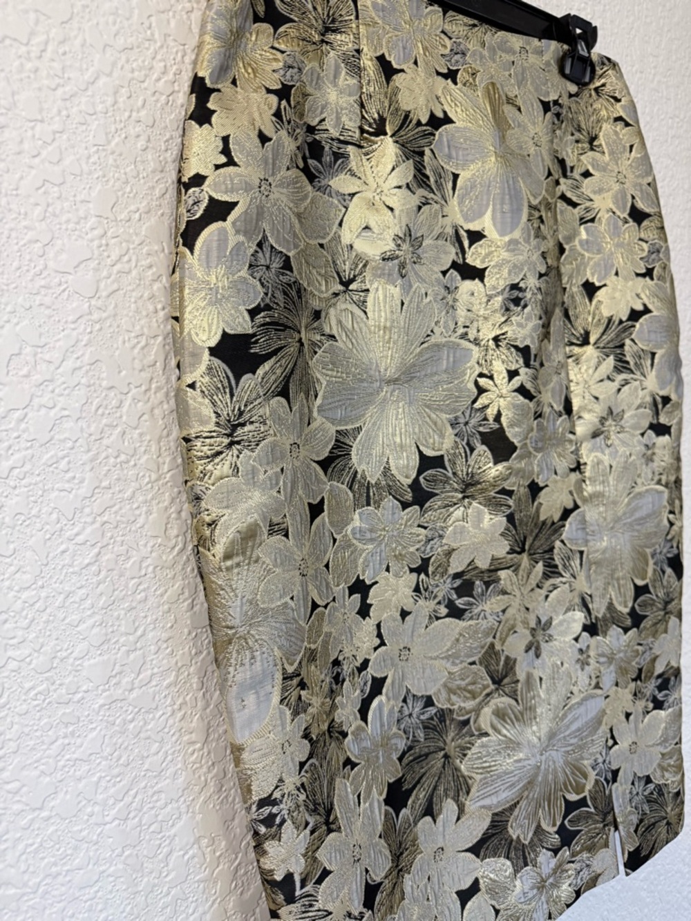 Lulu's Metallic Gold Floral Pencil Skirt | Evening Glam | Size Medium - Picture 4 of 13